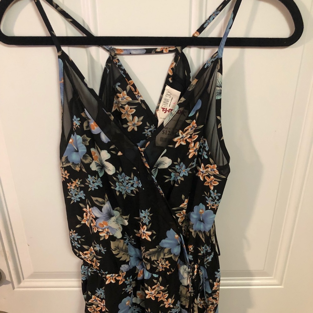 Adorable v -neck Tank/Blouse